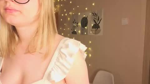 Snapshot of verocat chatting on November 10, 2025, 6:12 am Veronica online show from November 10, 2025, 6:12 am