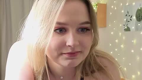 Snapshot of verocat chatting on December 16, 2025, 8:14 pm Veronica online show from December 16, 2025, 8:14 pm