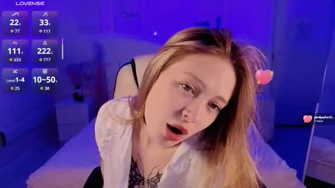 Snapshot of veronica_blush chatting on December 5, 2025, 8:45 am VERONICA FOLLOW ME online show from December 5, 2025, 8:45 am