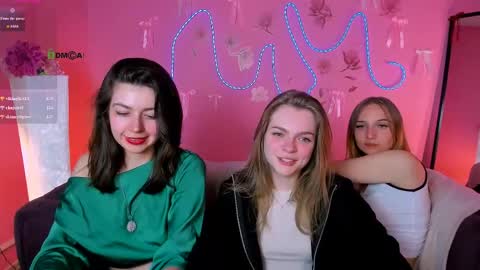 Snapshot of veronica_bubble chatting on May 18, 2026, 4:07 am Ronni online show from May 18, 2026, 4:07 am
