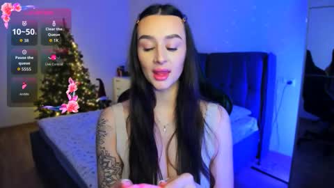 Veronica online show from December 17, 2025, 9:43 pm