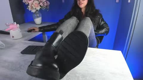 Veronica online show from May 6, 2026, 9:53 pm