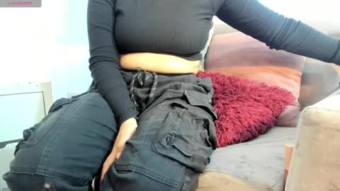 Snapshot of veronicagilss chatting on March 11, 2025, 5:57 pm Veronica Gills online show from March 11, 2025, 5:57 pm