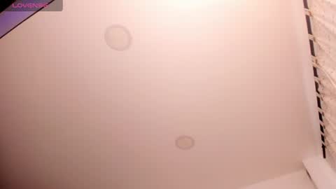Snapshot of veronicagilss chatting on July 14, 2026, 10:04 pm Veronica Gills online show from July 14, 2026, 10:04 pm
