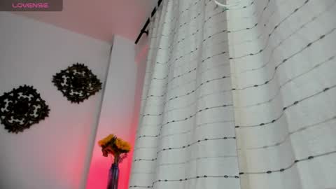 Snapshot of veronicagilss chatting on July 20, 2026, 7:38 pm Veronica Gills online show from July 20, 2026, 7:38 pm