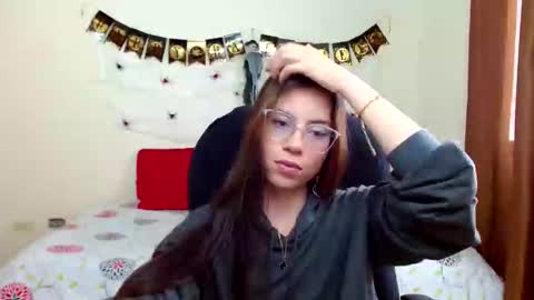 Veronica Miller online show from October 8, 2025, 8:50 pm