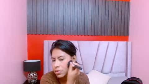 Veronica Robles online show from June 12, 2026, 7:02 pm