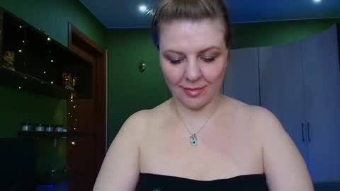 Snapshot of veronikawgold chatting on May 28, 2026, 9:45 pm VeronikawGold online show from May 28, 2026, 9:45 pm