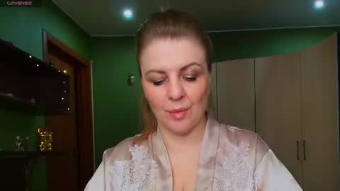 Snapshot of veronikawgold chatting on July 28, 2026, 9:03 pm VeronikawGold online show from July 28, 2026, 9:03 pm