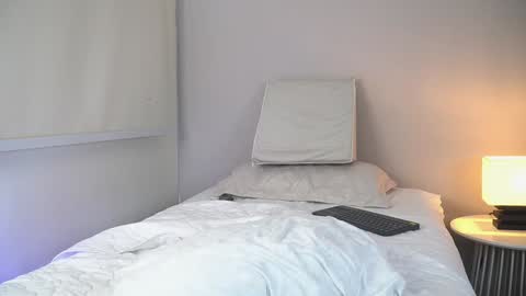  V A L  help me reach 100likes online show from January 9, 2025, 1:29 am