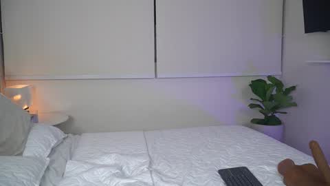  V A L  help me reach 100likes online show from January 24, 2025, 3:00 am