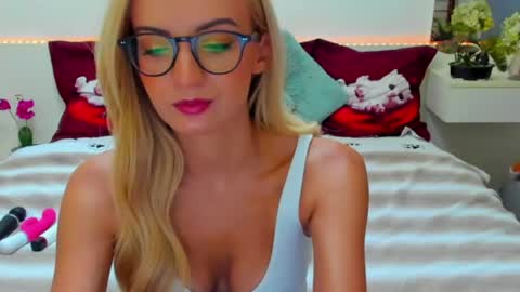 Snapshot of verrasweet4u chatting on July 24, 2026, 2:31 am VerraSweet4u online show from July 24, 2026, 2:31 am