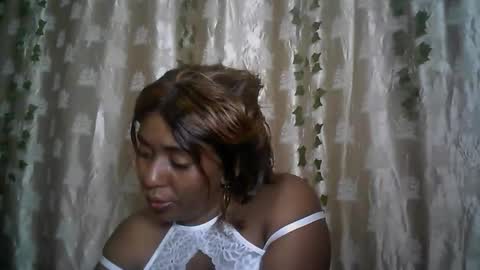 Snapshot of verronique1511 chatting on May 17, 2026, 6:04 pm verronique1511 online show from May 17, 2026, 6:04 pm