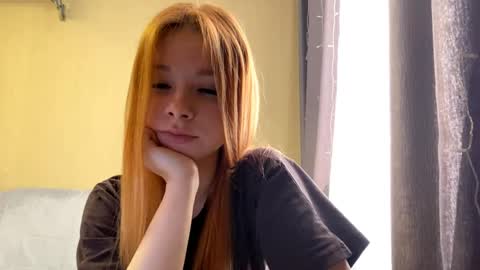 Snapshot of vertiegartrell chatting on June 1, 2026, 11:39 pm Lina online show from June 1, 2026, 11:39 pm