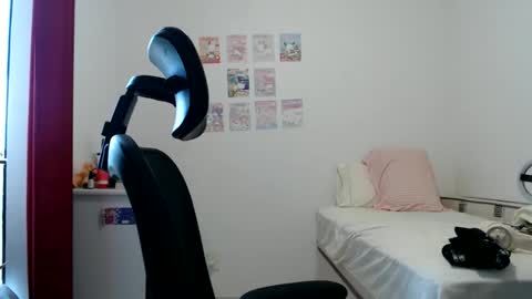 Snapshot of veruca99 chatting on May 25, 2026, 1:17 pm veruca99 online show from May 25, 2026, 1:17 pm