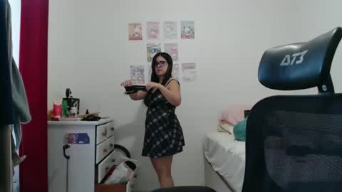Snapshot of veruca99 chatting on May 27, 2026, 1:41 pm veruca99 online show from May 27, 2026, 1:41 pm