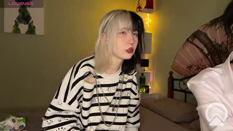 Snapshot of veryraretwins chatting on January 5, 2025, 10:40 pm veryraretwins online show from January 5, 2025, 10:40 pm