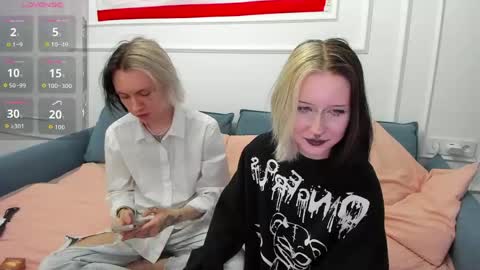 veryraretwins online show from May 11, 2026, 7:33 pm