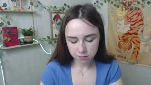 veryveryvery_shy online show from April 28, 2026, 5:34 am