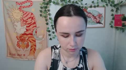 Snapshot of veryveryvery_shy chatting on May 25, 2026, 5:35 am veryveryvery_shy online show from May 25, 2026, 5:35 am