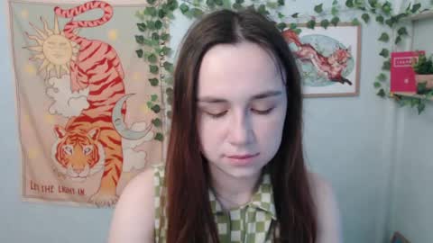 Snapshot of veryveryvery_shy chatting on June 2, 2026, 5:42 am veryveryvery_shy online show from June 2, 2026, 5:42 am