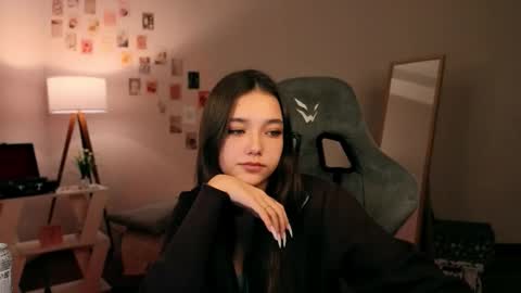 Rachel online show from November 26, 2025, 7:37 pm