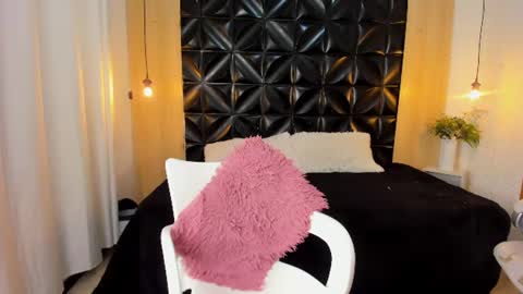 Snapshot of veyra_sereny chatting on July 2, 2026, 3:23 am Vanesaa online show from July 2, 2026, 3:23 am