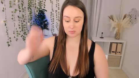 Snapshot of via_lattea_ chatting on December 14, 2024, 11:29 am Camilla online show from December 14, 2024, 11:29 am