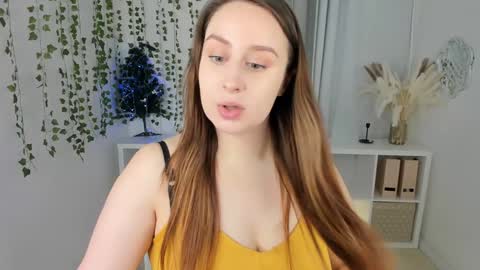 Snapshot of via_lattea_ chatting on December 15, 2024, 11:45 am Camilla online show from December 15, 2024, 11:45 am