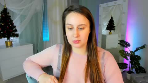 Snapshot of via_lattea_ chatting on December 16, 2024, 7:00 pm Camilla online show from December 16, 2024, 7:00 pm