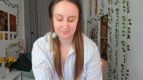 Snapshot of via_lattea_ chatting on December 28, 2024, 1:39 am Camilla online show from December 28, 2024, 1:39 am