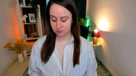 Camilla online show from May 10, 2026, 12:54 pm