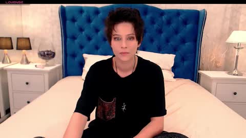 Via online show from October 4, 2025, 1:42 pm