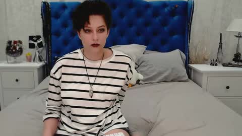 Snapshot of via_mayer chatting on June 6, 2026, 7:07 pm Via online show from June 6, 2026, 7:07 pm