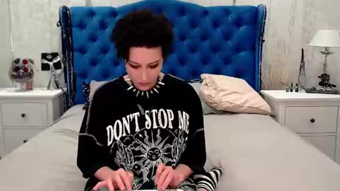 Snapshot of via_mayer chatting on June 11, 2026, 12:32 am Via online show from June 11, 2026, 12:32 am