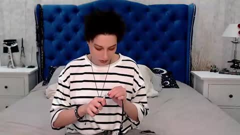 Snapshot of via_mayer chatting on July 11, 2026, 8:06 am Via online show from July 11, 2026, 8:06 am