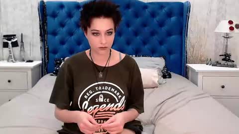 Snapshot of via_mayer chatting on July 13, 2026, 8:39 am Via online show from July 13, 2026, 8:39 am