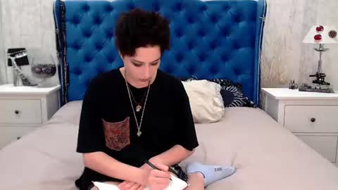 Snapshot of via_mayer chatting on July 19, 2026, 4:44 pm Via online show from July 19, 2026, 4:44 pm