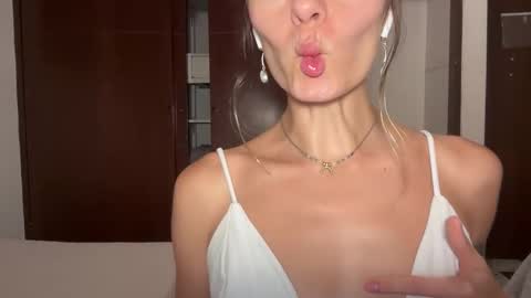 Snapshot of viajemos chatting on February 18, 2026, 11:33 pm papichulo y mamichula online show from February 18, 2026, 11:33 pm