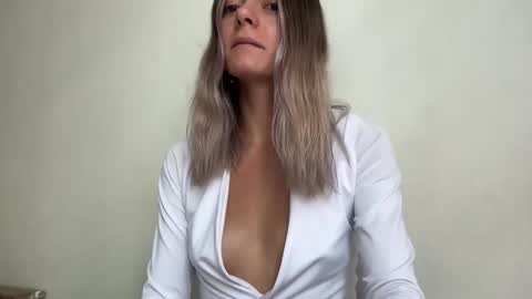 Snapshot of viajemos chatting on March 11, 2026, 5:19 pm papichulo y mamichula online show from March 11, 2026, 5:19 pm