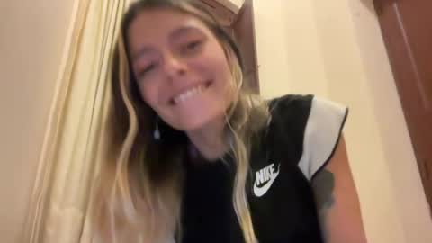 Snapshot of viajemos chatting on July 14, 2026, 2:05 am papichulo y mamichula online show from July 14, 2026, 2:05 am