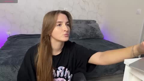 Snapshot of vibe_and_night chatting on October 15, 2025, 10:15 am Vail and Nevada online show from October 15, 2025, 10:15 am