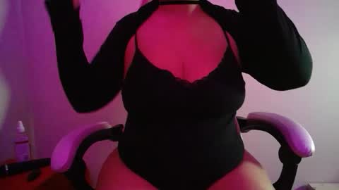 Snapshot of vibe_xxxo chatting on March 2, 2026, 6:14 am vibe_xxxo online show from March 2, 2026, 6:14 am