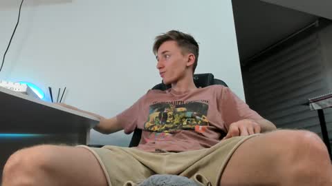 Snapshot of vibemygirl chatting on December 10, 2024, 10:49 am vibemygirl online show from December 10, 2024, 10:49 am