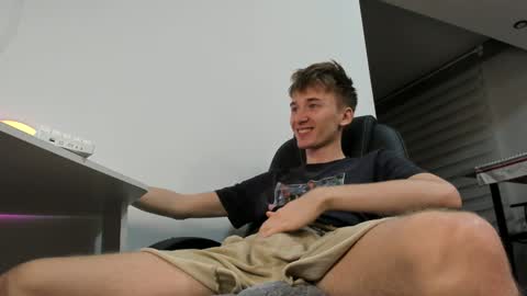 Snapshot of vibemygirl chatting on December 17, 2024, 4:43 pm vibemygirl online show from December 17, 2024, 4:43 pm