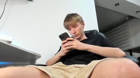 Snapshot of vibemygirl chatting on January 28, 2025, 12:00 pm vibemygirl online show from January 28, 2025, 12:00 pm