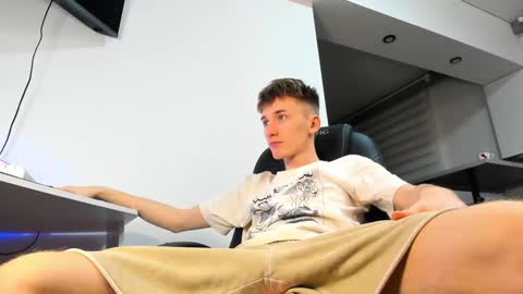 Snapshot of vibemygirl chatting on February 25, 2025, 1:17 pm vibemygirl online show from February 25, 2025, 1:17 pm