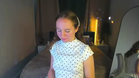 vicki_milles online show from July 18, 2026, 8:40 am