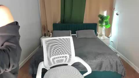 vicki_milles online show from July 28, 2026, 3:21 pm