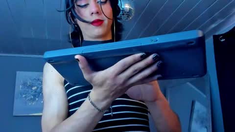  Vicky  online show from May 1, 2026, 2:10 pm